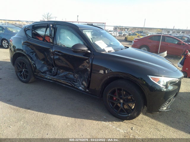 2021 Alfa Romeo Stelvio, VIN: ZASPAKBN9M7D20714