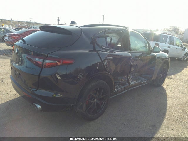 2021 Alfa Romeo Stelvio, VIN: ZASPAKBN9M7D20714