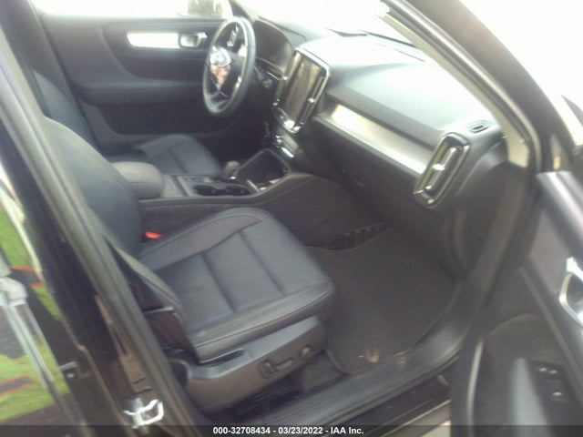2021 Volvo XC40, VIN: YV4162UK0M2485886