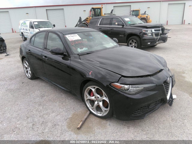 2018 Alfa Romeo Giulia, VIN: ZARFAECN1J7576500