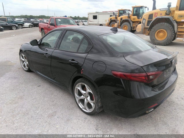 2018 Alfa Romeo Giulia, VIN: ZARFAECN1J7576500