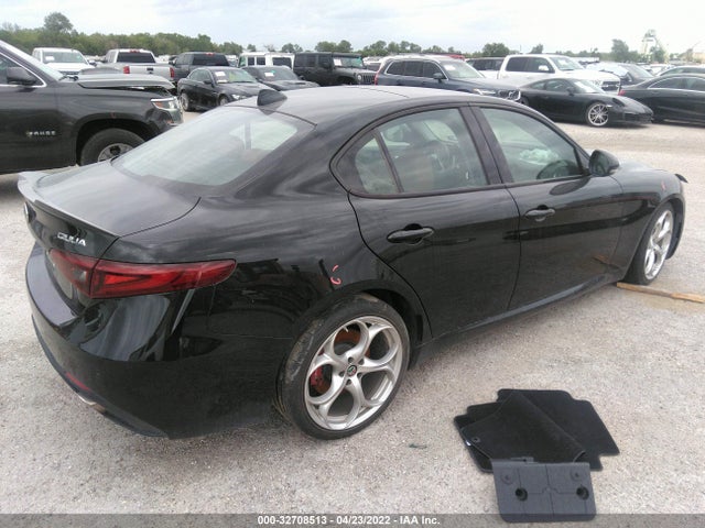 2018 Alfa Romeo Giulia, VIN: ZARFAECN1J7576500