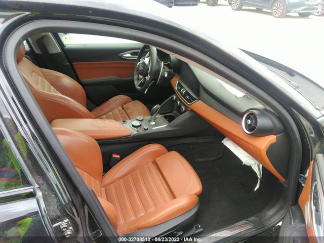 2018 Alfa Romeo Giulia, VIN: ZARFAECN1J7576500