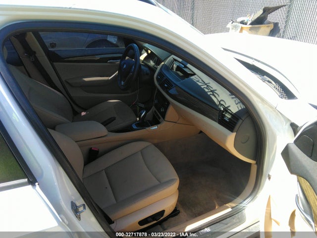 2014 BMW X1, VIN: WBAVM1C55EVW52370