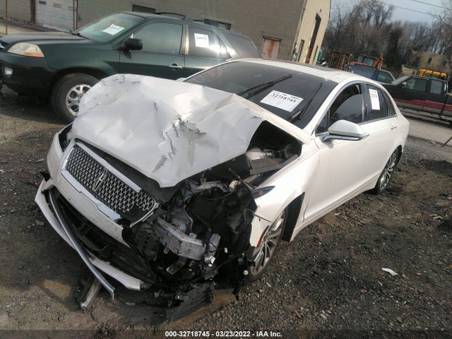 Lincoln MKZ 2018 3LN6L5D94JR622265 Image 2