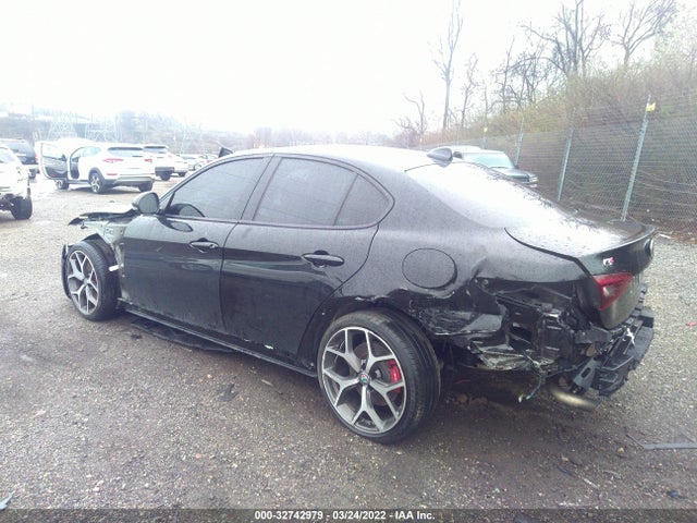 2019 Alfa Romeo Giulia, VIN: ZARFANAN8K7598577