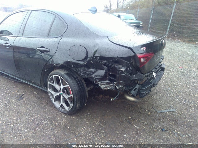 2019 Alfa Romeo Giulia, VIN: ZARFANAN8K7598577