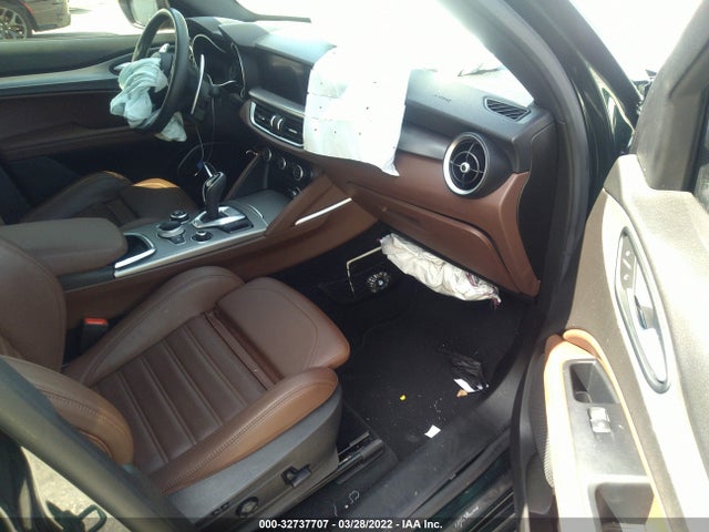 2021 Alfa Romeo Stelvio, VIN: ZASPAKBN0M7D17975
