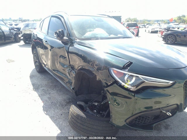 2021 Alfa Romeo Stelvio, VIN: ZASPAKBN0M7D17975