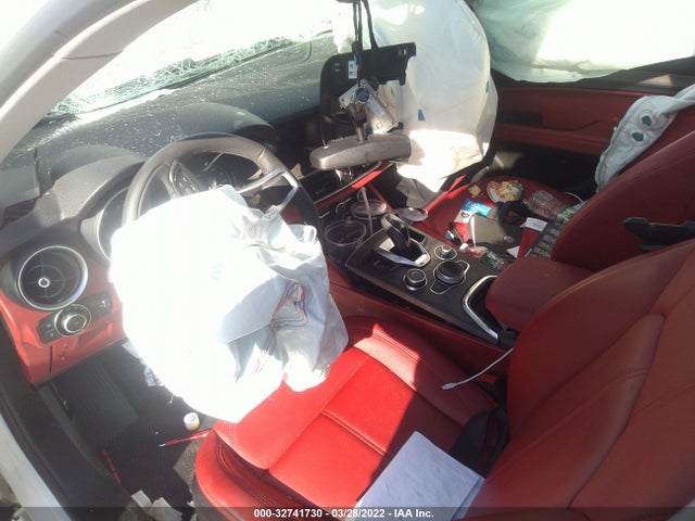 2021 Alfa Romeo Stelvio, VIN: ZASPAKBN3M7D13810