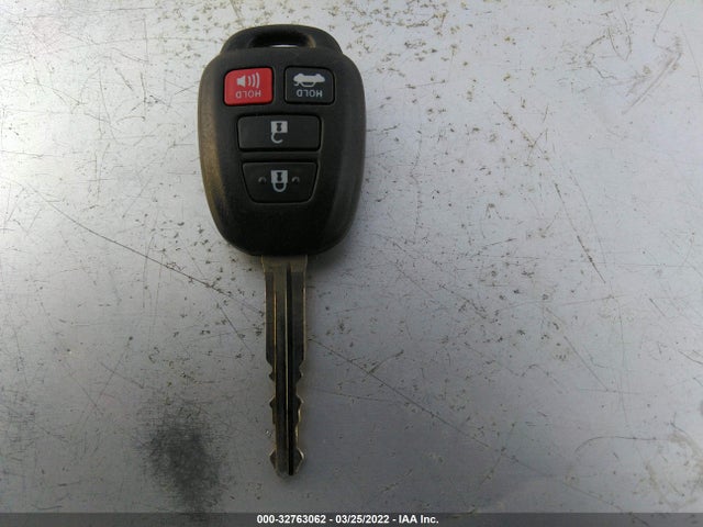 2012 TOYOTA CAMRY SE VIN: 4T1BF1FK8CU098063