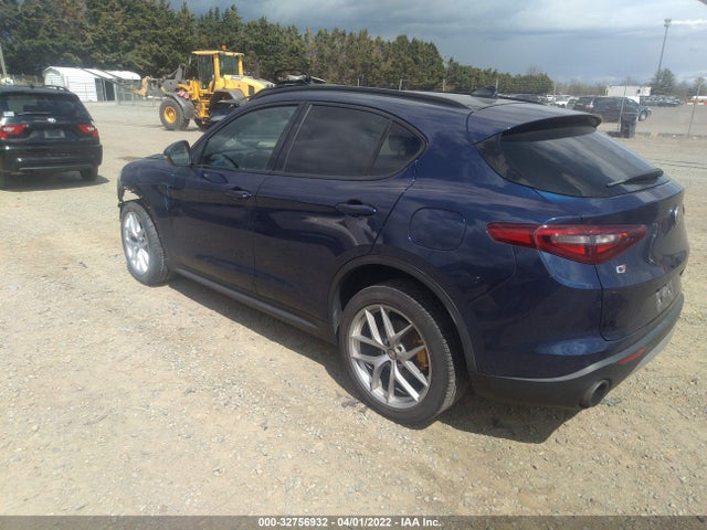 2018 Alfa Romeo Stelvio, VIN: ZASFAKNN6J7B81810