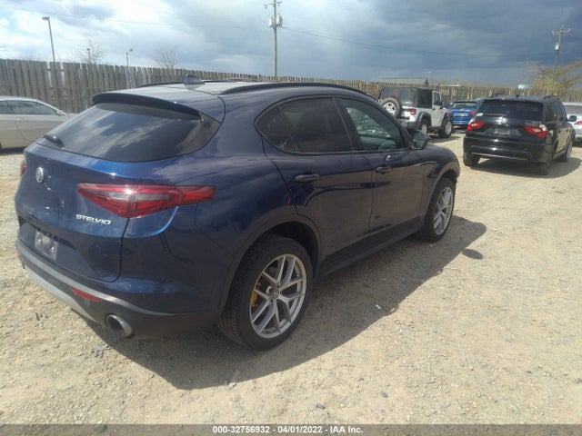 2018 Alfa Romeo Stelvio, VIN: ZASFAKNN6J7B81810