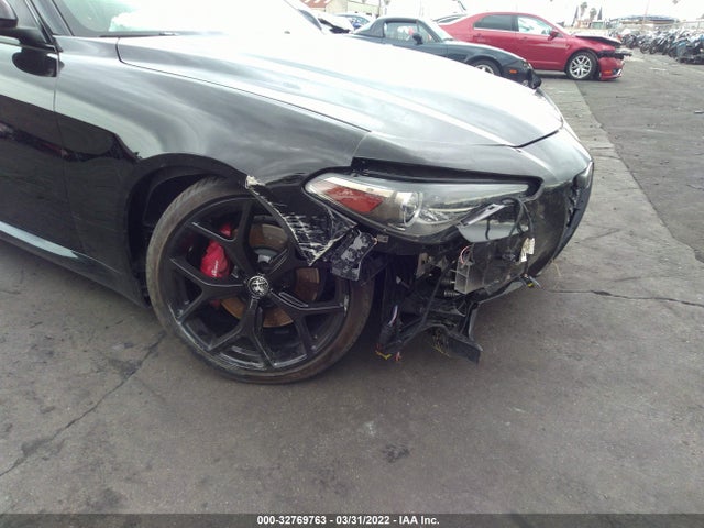 2019 Alfa Romeo Giulia, VIN: ZARFAMAN1K7620834
