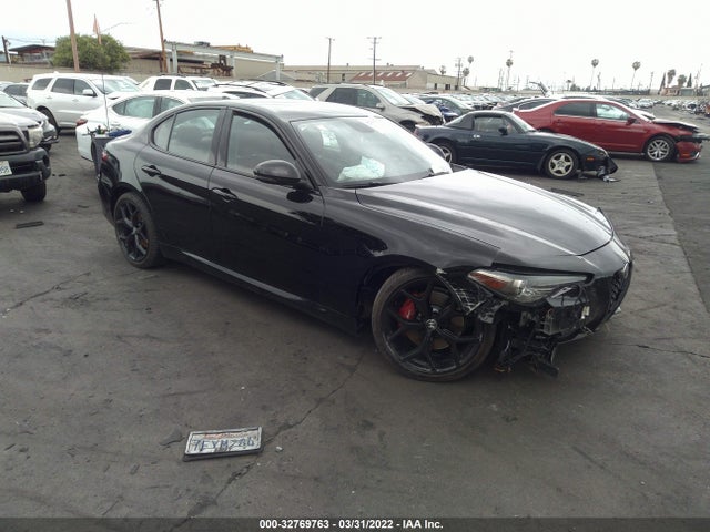 2019 Alfa Romeo Giulia, VIN: ZARFAMAN1K7620834
