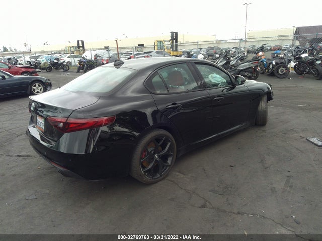2019 Alfa Romeo Giulia, VIN: ZARFAMAN1K7620834