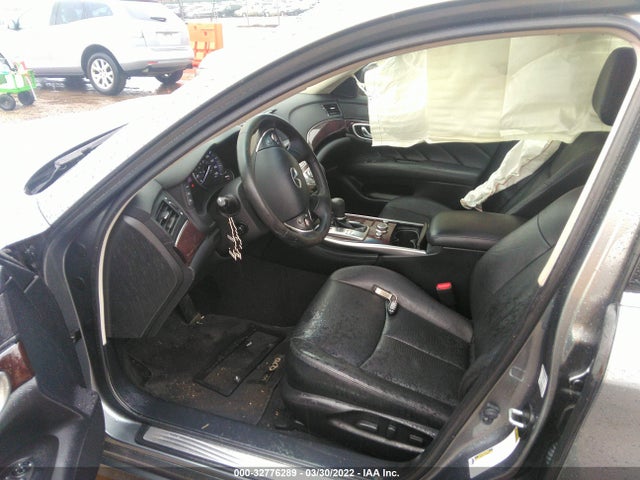 2017 Infiniti Q70, VIN: JN1BY1AR2HM770101