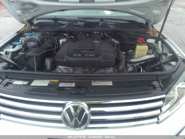 2016 Volkswagen Touareg, VIN: WVGEF9BP6GD008802