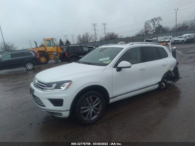 2016 Volkswagen Touareg, VIN: WVGEF9BP6GD008802