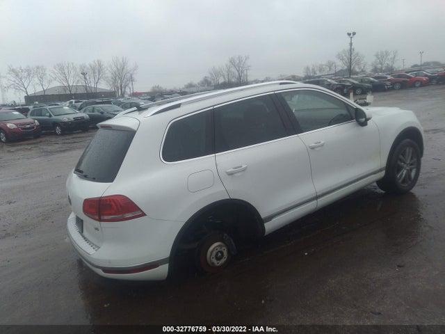 2016 Volkswagen Touareg, VIN: WVGEF9BP6GD008802