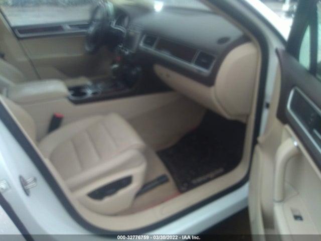 2016 Volkswagen Touareg, VIN: WVGEF9BP6GD008802