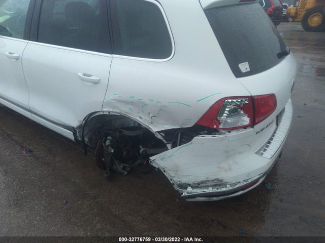 2016 Volkswagen Touareg, VIN: WVGEF9BP6GD008802
