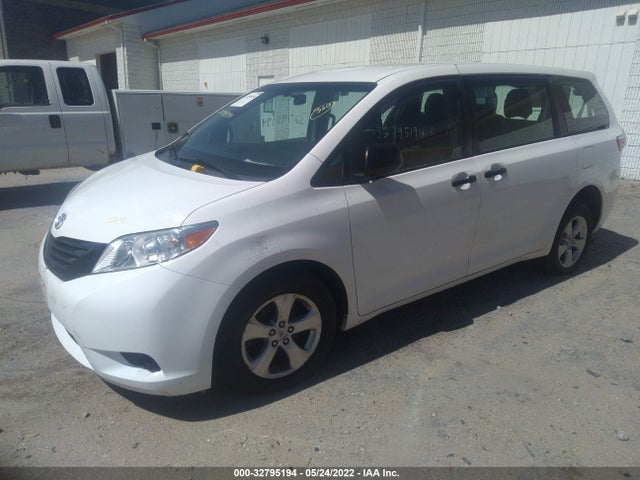 Toyota Sienna L 7 Passenger 2017 5TDZZ3DC4HS896606 Image 2