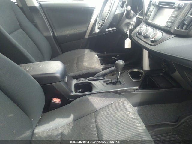 Toyota RAV4 LE 2017 JTMBFREV0HJ167819 Image 5
