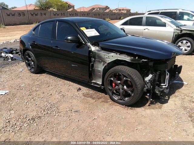 2017 Alfa Romeo Giulia, VIN: ZARFAECNXH7557390