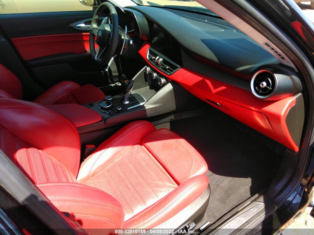 2017 Alfa Romeo Giulia, VIN: ZARFAECNXH7557390