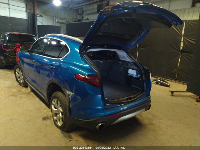 2019 Alfa Romeo Stelvio, VIN: ZASPAKANXK7C57301