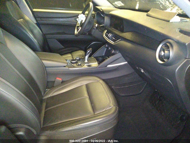 2019 Alfa Romeo Stelvio, VIN: ZASPAKANXK7C57301