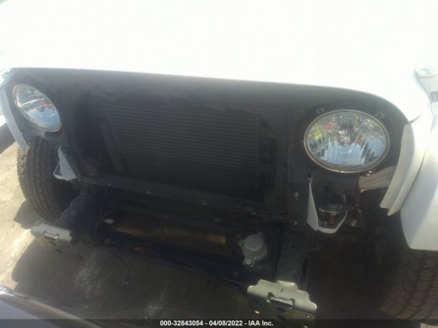 1C4BJWEG5GL333818 Jeep Wrangler Unlimited Sahara
