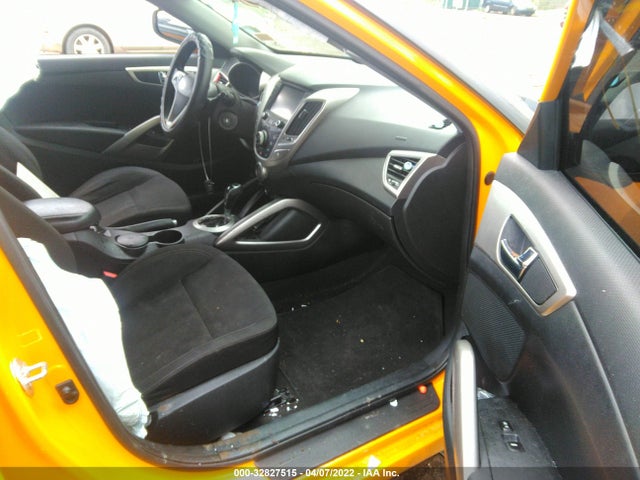 2017 Hyundai Veloster, VIN: KMHTC6AD1HU310229