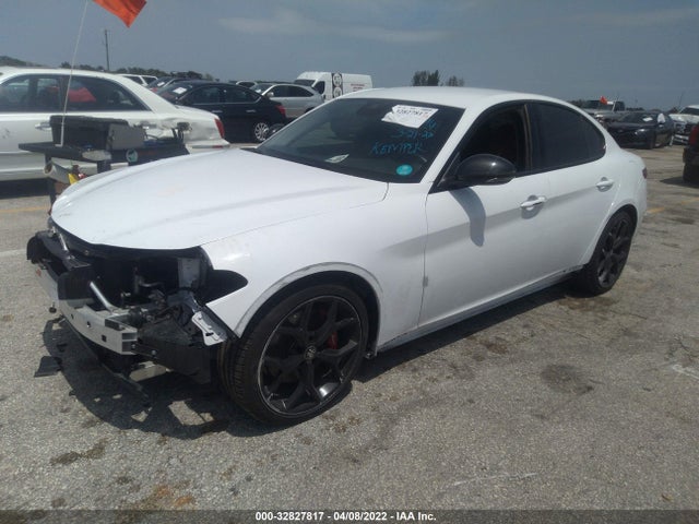 2020 Alfa Romeo Giulia, VIN: ZARFAMAN0L7630689