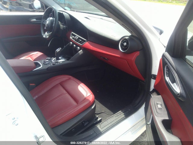 2020 Alfa Romeo Giulia, VIN: ZARFAMAN0L7630689