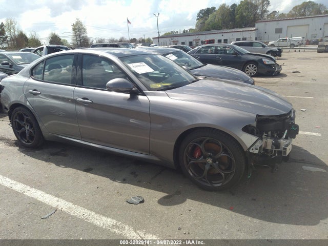 2018 Alfa Romeo Giulia, VIN: ZARFAECN3J7594156