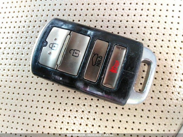 2015 Kia K900, VIN: KNALU4D43F6025113