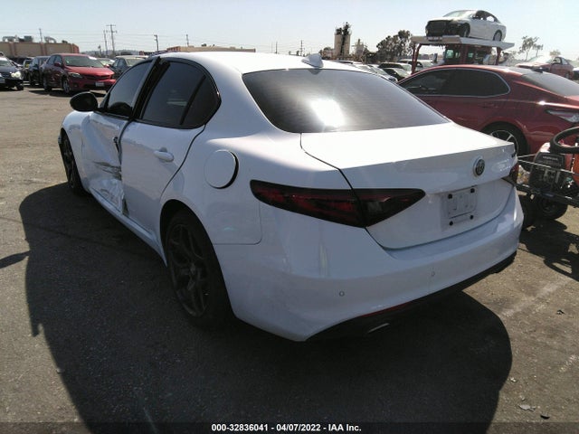 2021 Alfa Romeo Giulia, VIN: ZARFAMAN5M7645822