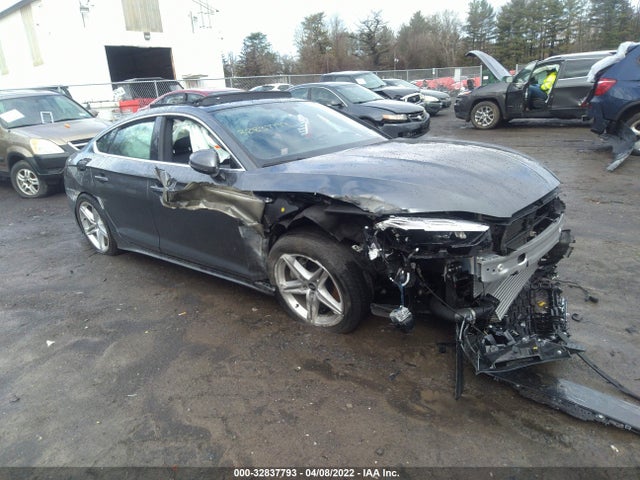 2022 Audi A5, VIN: WAUFACF59NA009161