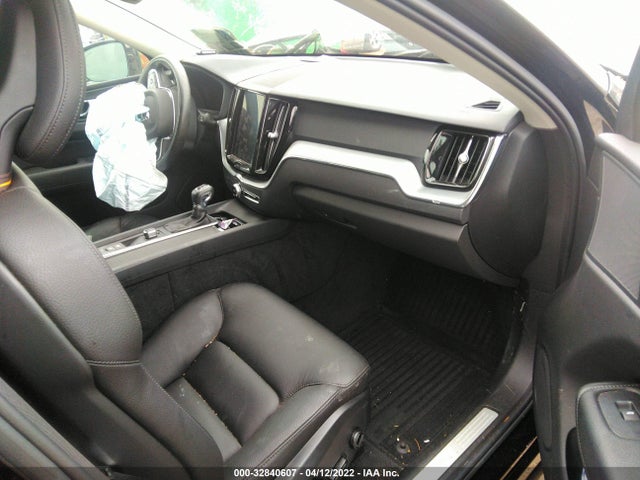 Volvo Xc60 Momentum 2018 YV4102RK7J1089367 Image 6
