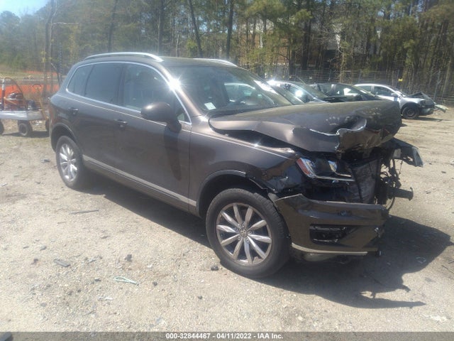 2016 Volkswagen Touareg, VIN: WVGEF9BP2GD001815
