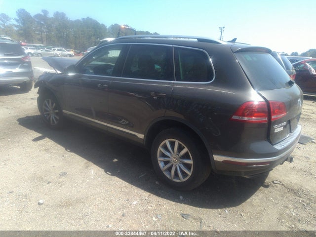 2016 Volkswagen Touareg, VIN: WVGEF9BP2GD001815