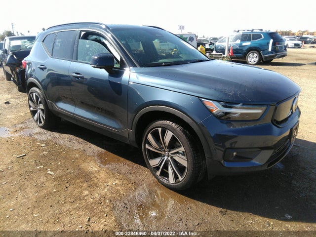 2022 Volvo XC40, VIN: YV4ED3UR6N2647791