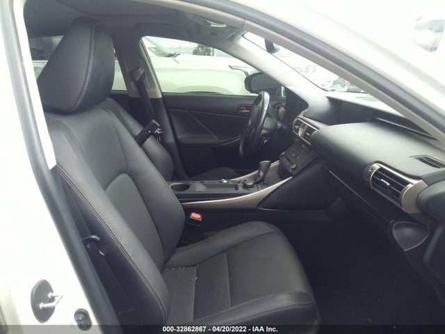 Lexus IS 200T 2016 JTHBA1D22G5035254 Image 11