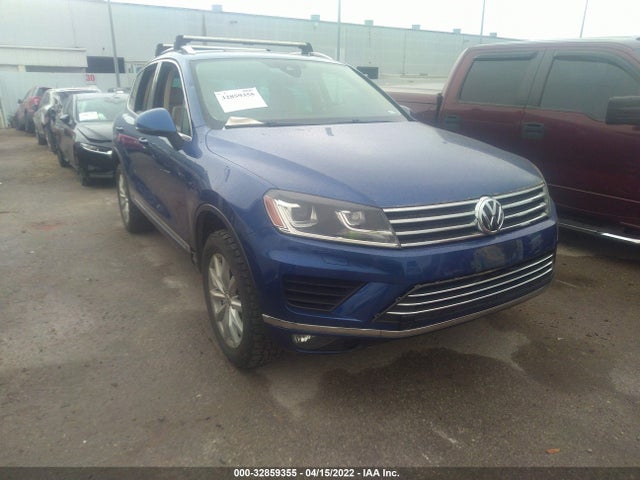2016 Volkswagen Touareg, VIN: WVGEF9BPXGD008558