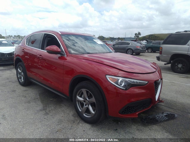 2021 Alfa Romeo Stelvio, VIN: ZASPAJAN8M7D08002