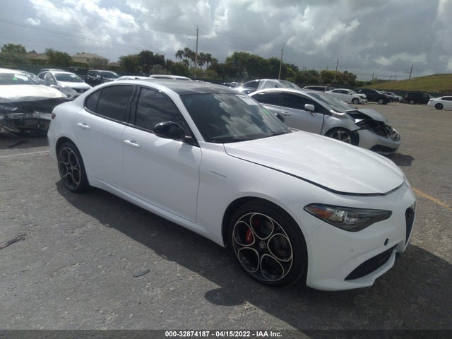 2022 Alfa Romeo Giulia, VIN: ZARFAMBN0N7659773