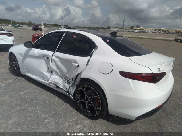 2022 Alfa Romeo Giulia, VIN: ZARFAMBN0N7659773