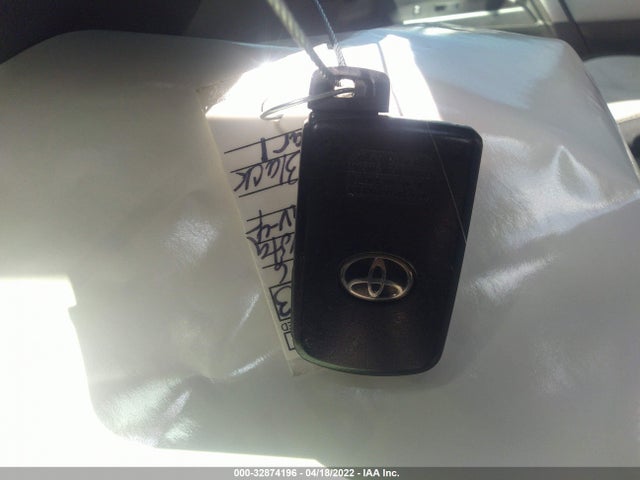 2016 Toyota RAV4, VIN: JTMRJREV5GD045595